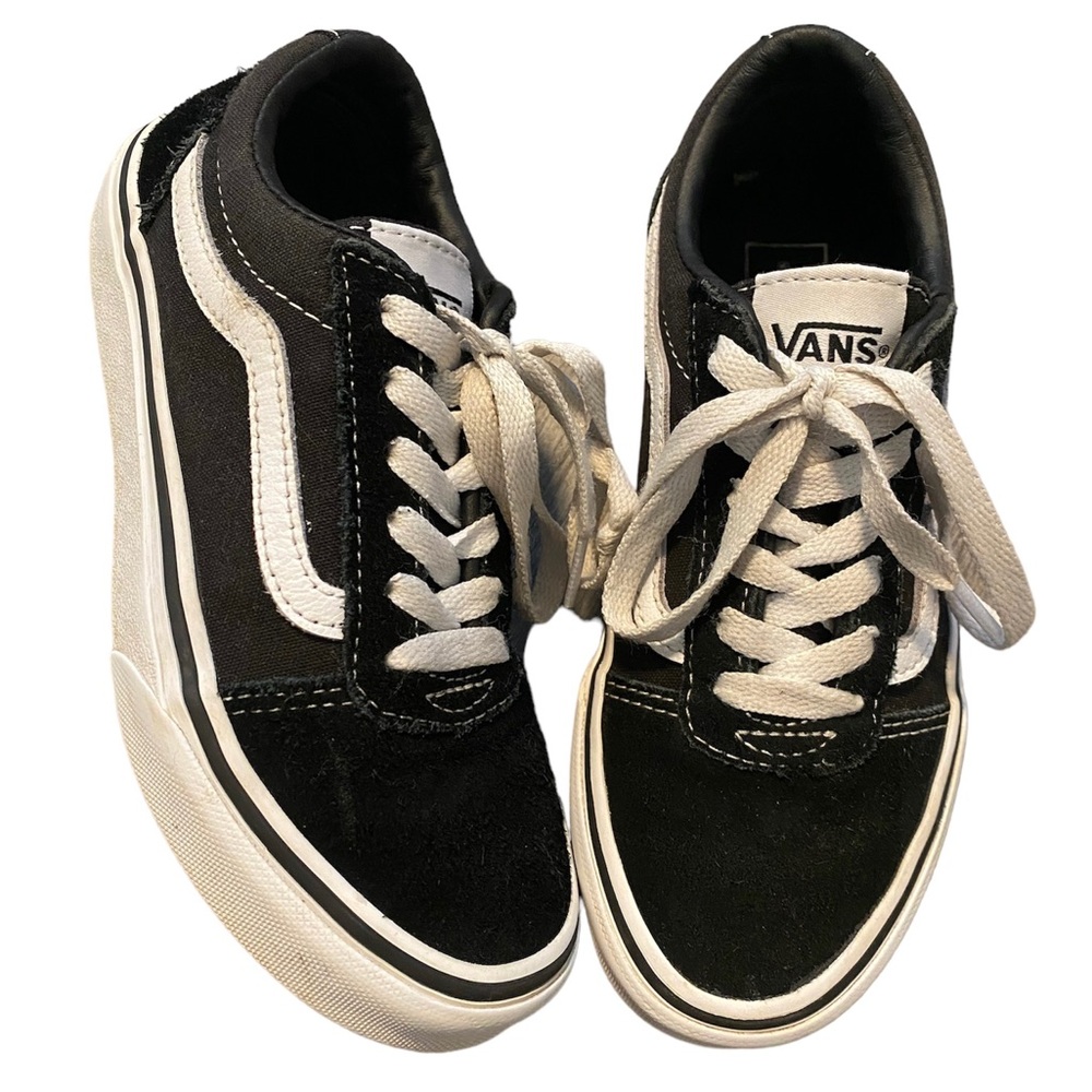 Vans Old Skool Children’s Black and White Sneakers size 1y